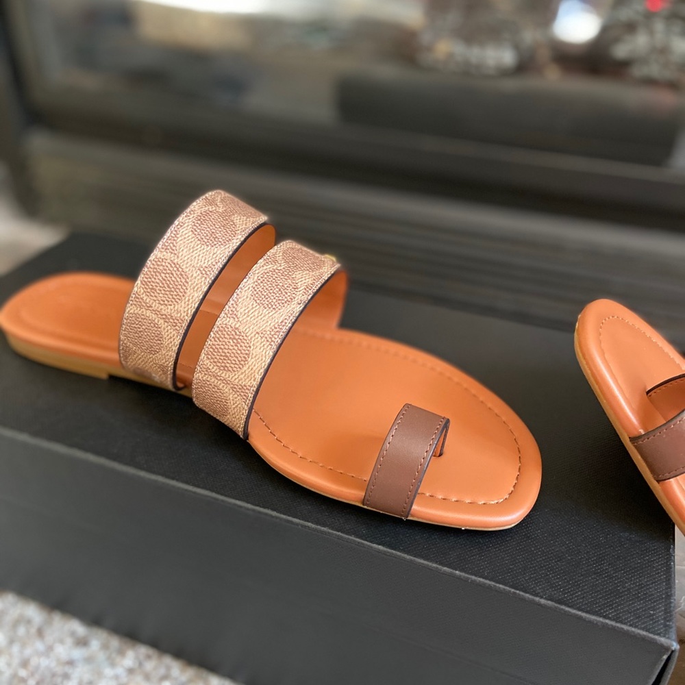 NEW with box COACH Julianna Sandals size 9 Tan